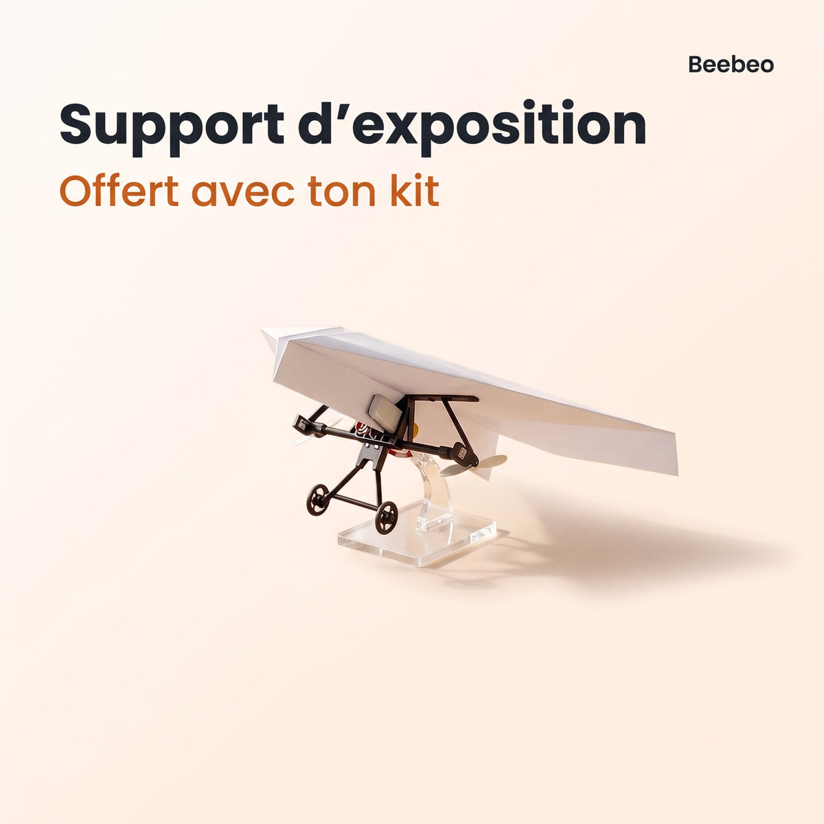 Support d'exposition offert avec le kit avion en papier